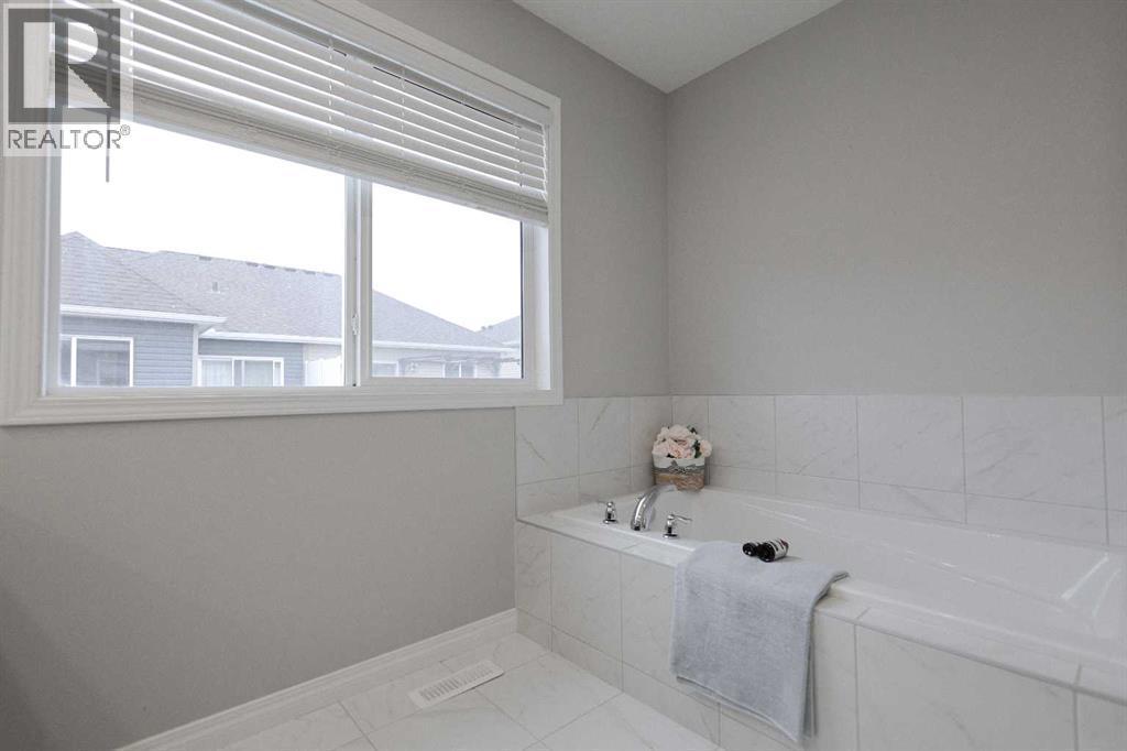 231 Windford Crescent Sw, Airdrie, AB - Indoor Photo Showing Bathroom