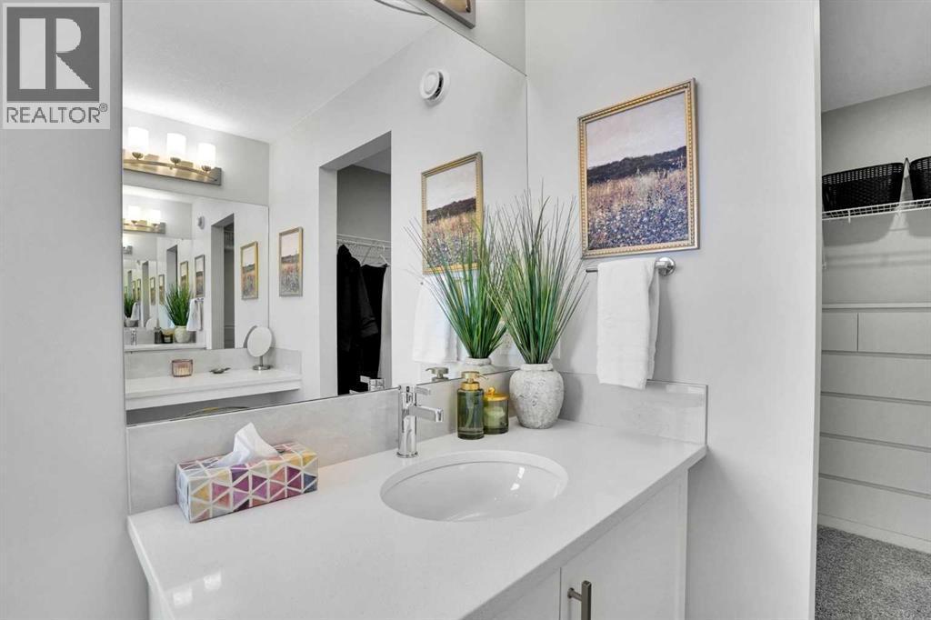 86 Edith Row Nw, Calgary, AB - Indoor Photo Showing Bathroom