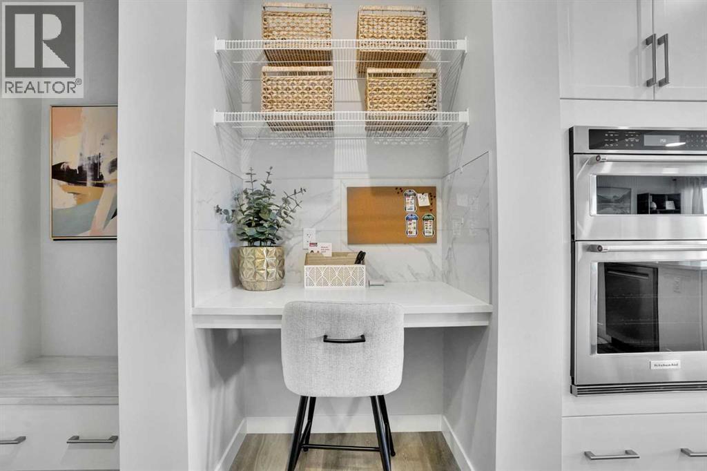 86 Edith Row Nw, Calgary, AB - Indoor Photo Showing Kitchen