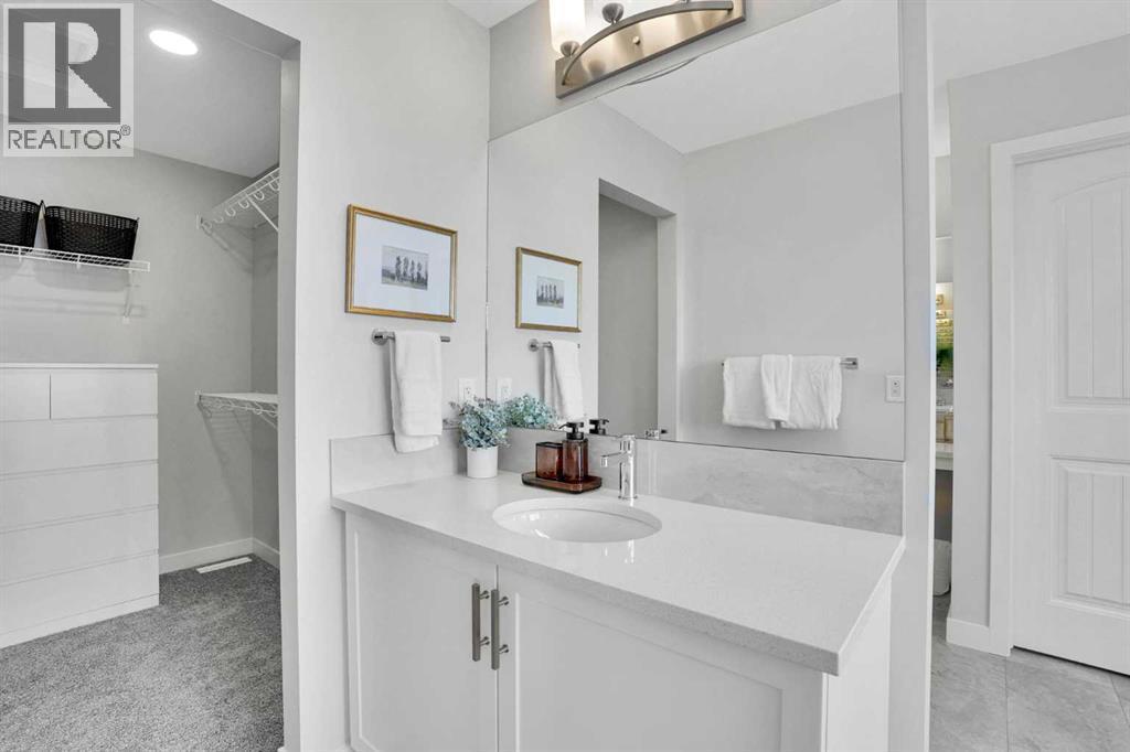 86 Edith Row Nw, Calgary, AB - Indoor Photo Showing Bathroom