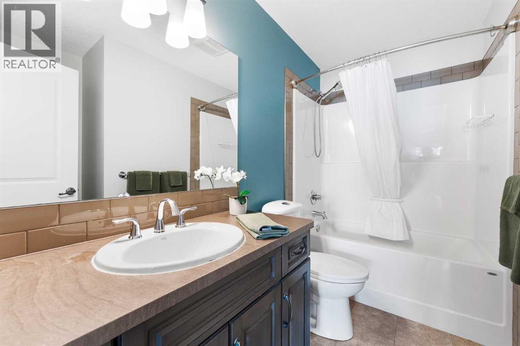 128 Auburn Bay Avenue Se, Calgary, AB - Indoor Photo Showing Bathroom