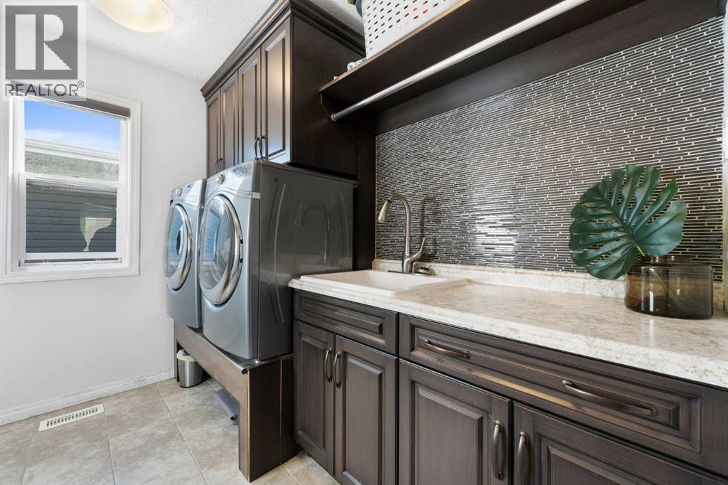 128 Auburn Bay Avenue Se, Calgary, AB - Indoor Photo Showing Laundry Room