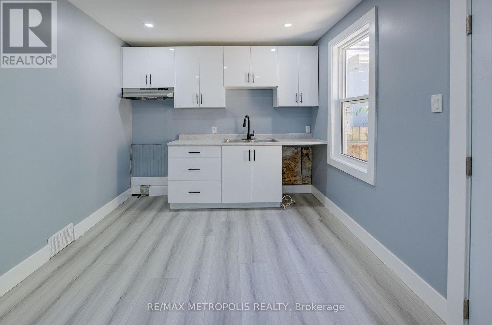 161 Kenilworth Avenue N, Hamilton, ON - Indoor