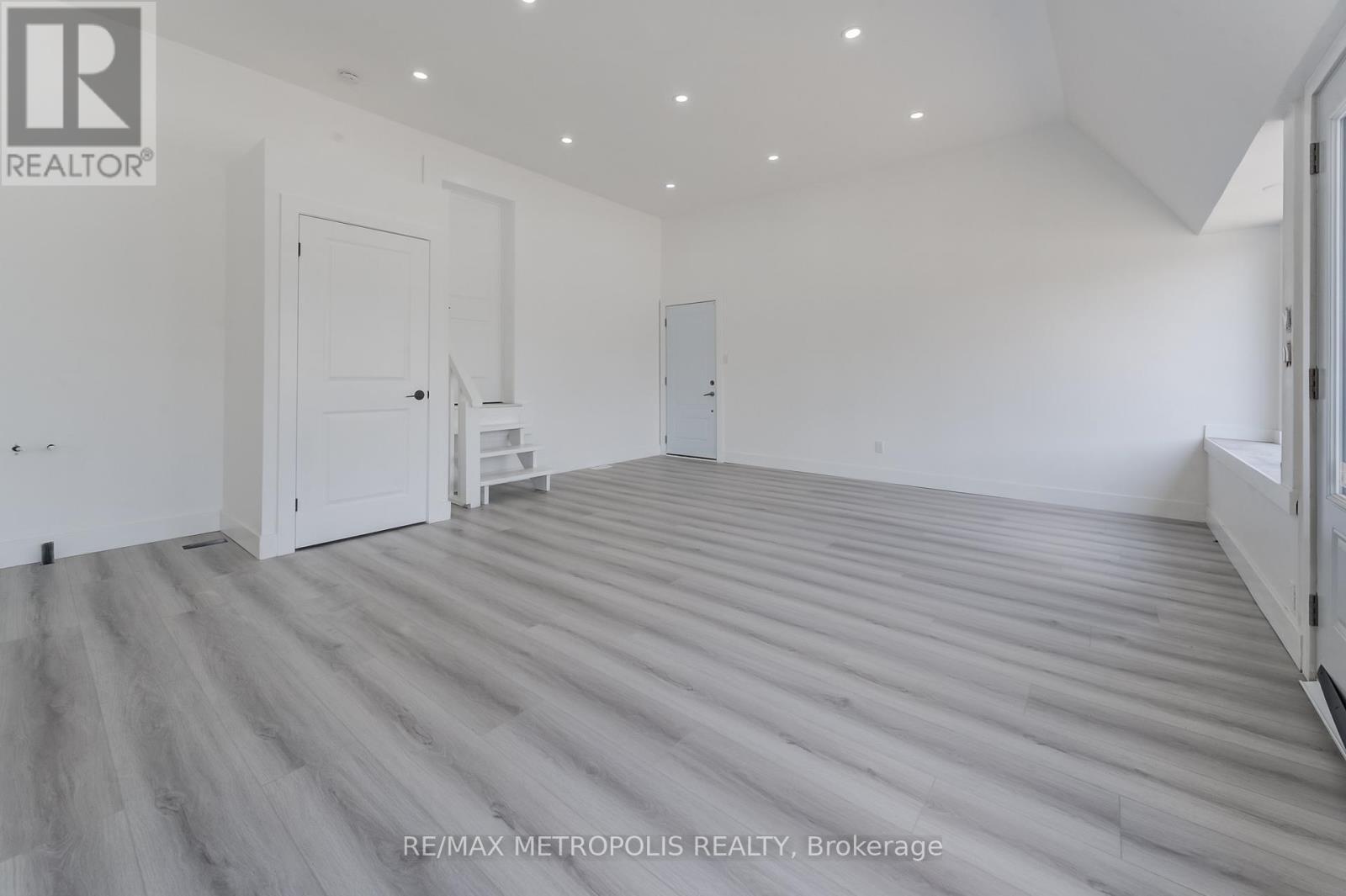 161 Kenilworth Avenue N, Hamilton, ON - Indoor Photo Showing Other Room