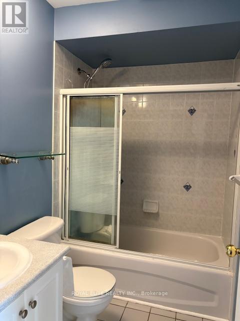 5 Maple Park Way, Markham, ON - Indoor Photo Showing Bathroom