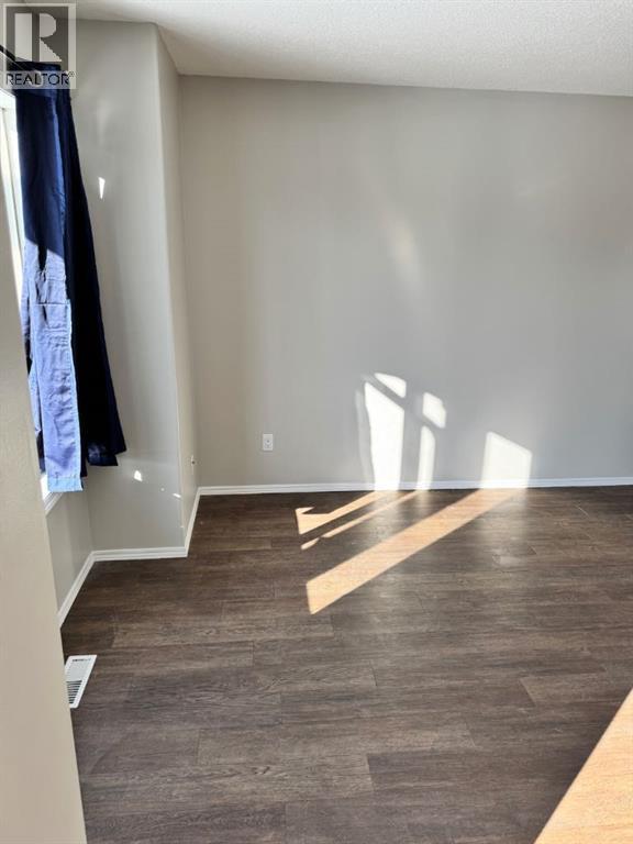 61 Lakeview Close, Blackfalds, AB - Indoor Photo Showing Other Room