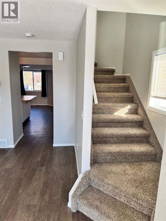 61 Lakeview Close, Blackfalds, AB - Indoor Photo Showing Other Room