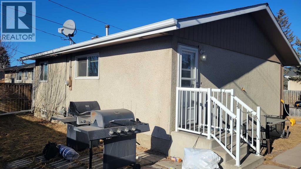 1908 Olympia Drive Se, Calgary, AB - Outdoor With Exterior