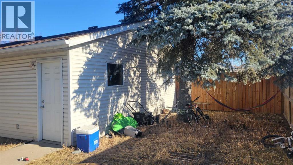 1908 Olympia Drive Se, Calgary, AB - Outdoor