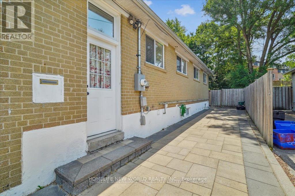 Upper - 47 Davis Road, Aurora, ON - Outdoor With Exterior