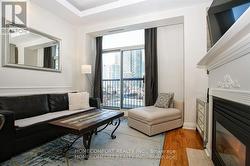 701 - 8 WELLESLEY STREET E Toronto, ON M4Y 3B2