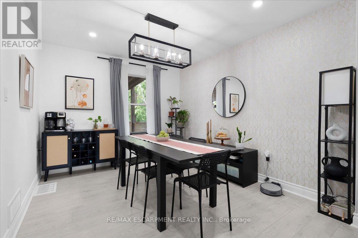 133 Frederick Avenue, Hamilton, ON - Indoor Photo Showing Dining Room