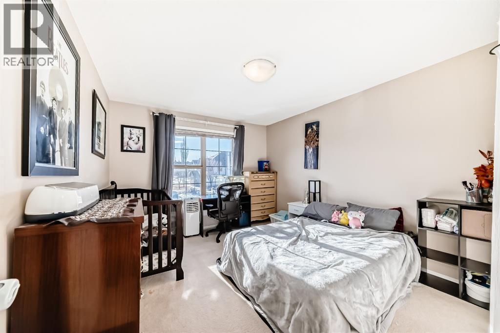 205, 27 Everridge Square Sw, Calgary, AB - Indoor Photo Showing Bedroom