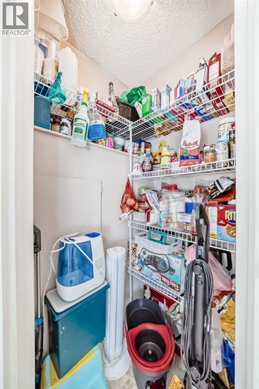 205, 27 Everridge Square Sw, Calgary, AB - Indoor With Storage