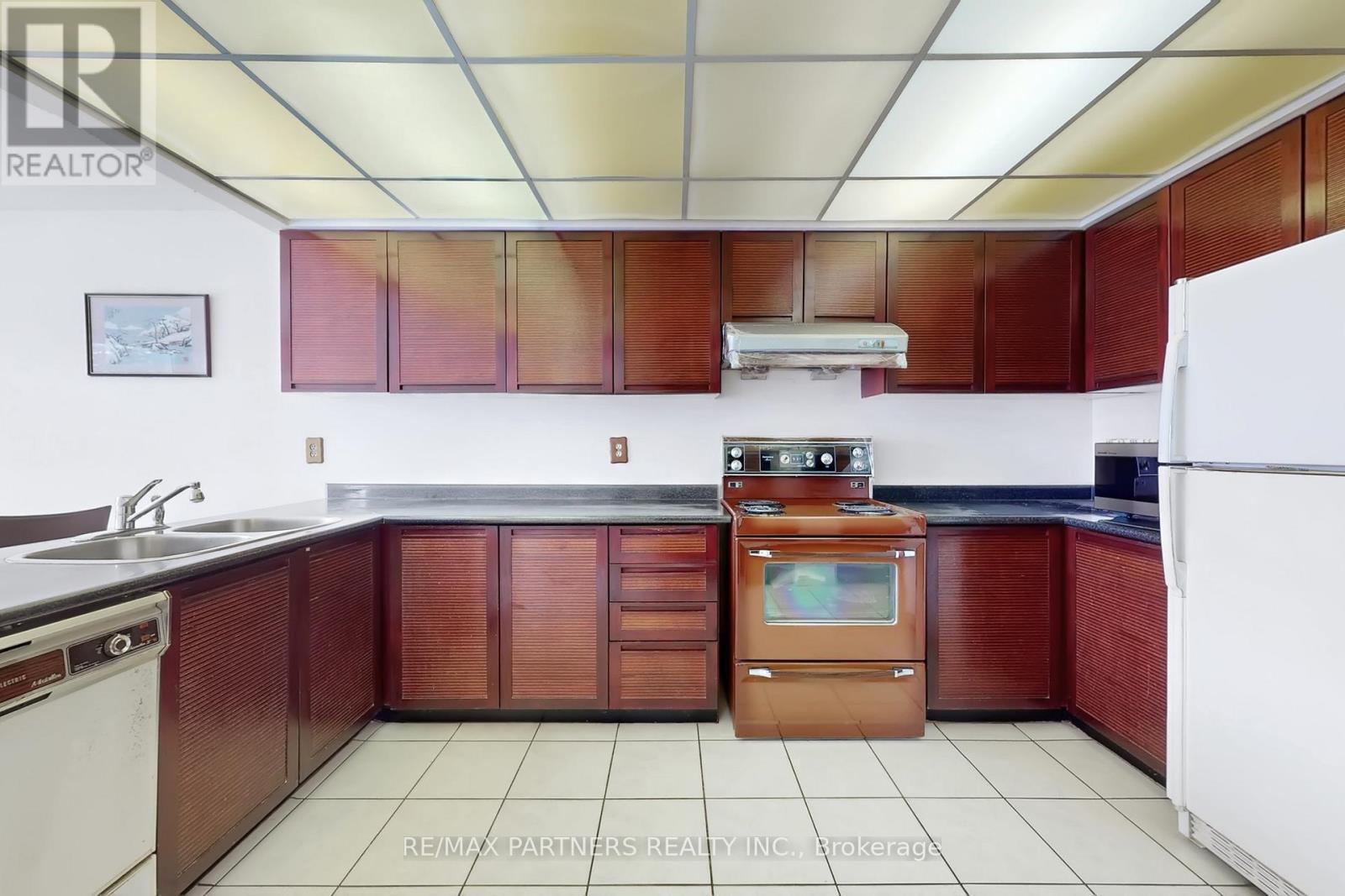 48 Coverdale Crescent, Toronto, ON - Indoor Photo Showing Kitchen With Double Sink