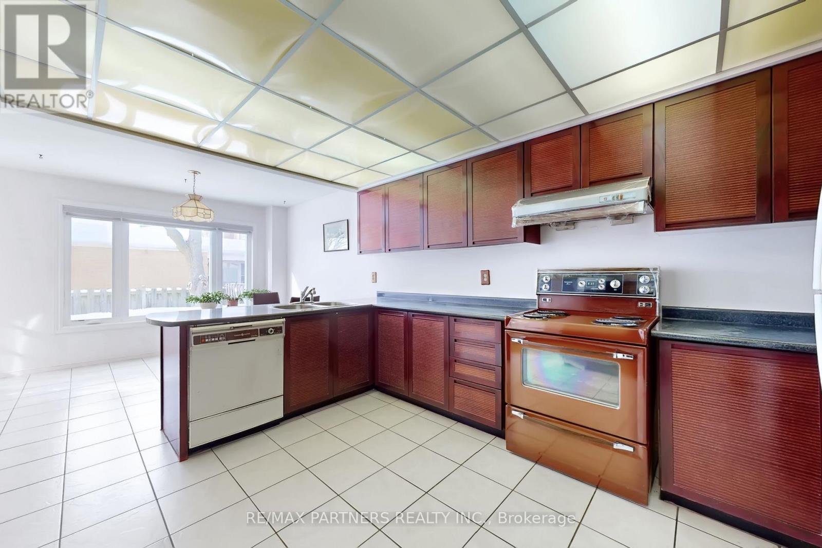 48 Coverdale Crescent, Toronto, ON - Indoor Photo Showing Kitchen