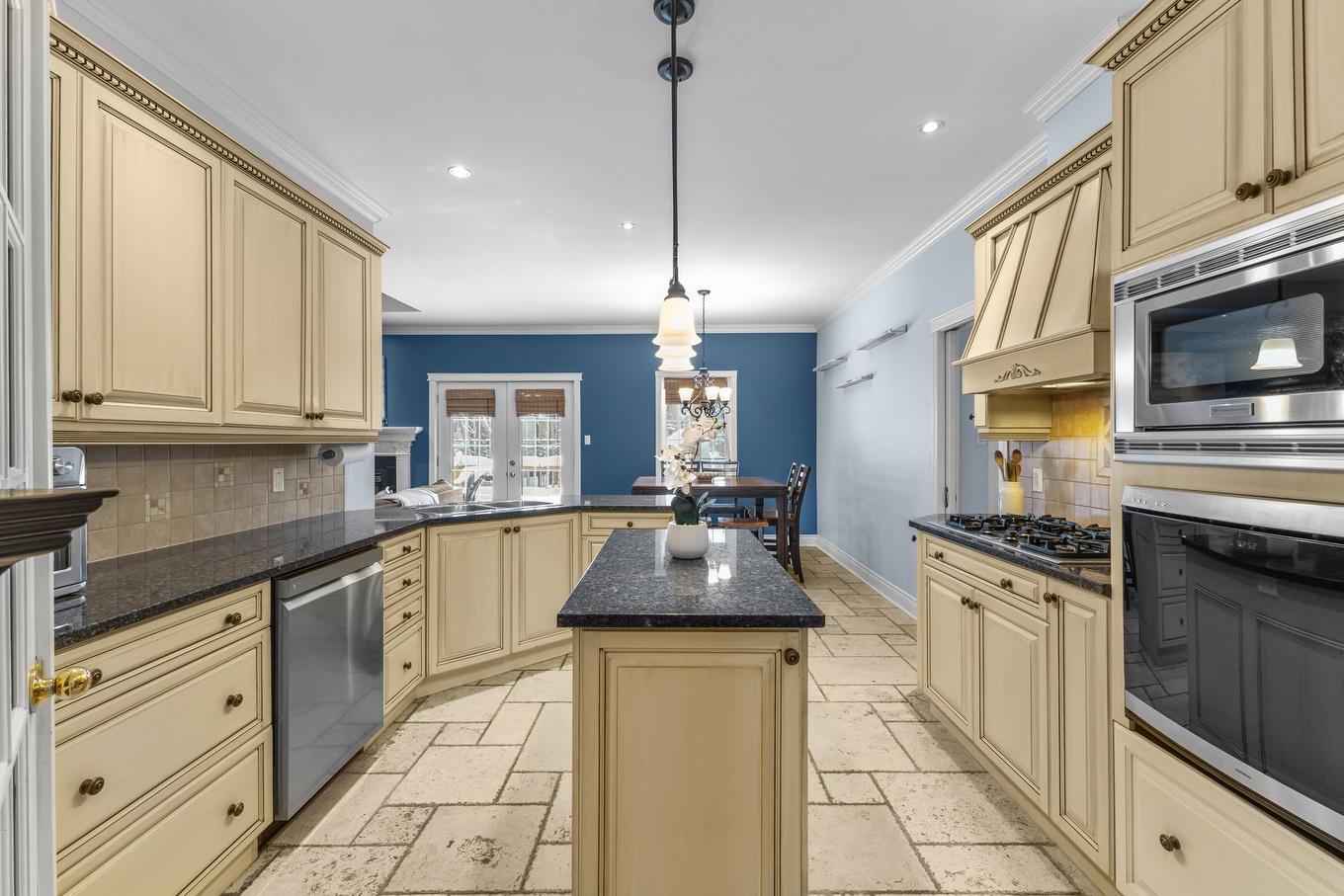 Cuisine - 1820 Rue Du Violon, Saint-Lazare, QC - Indoor Photo Showing Kitchen With Upgraded Kitchen