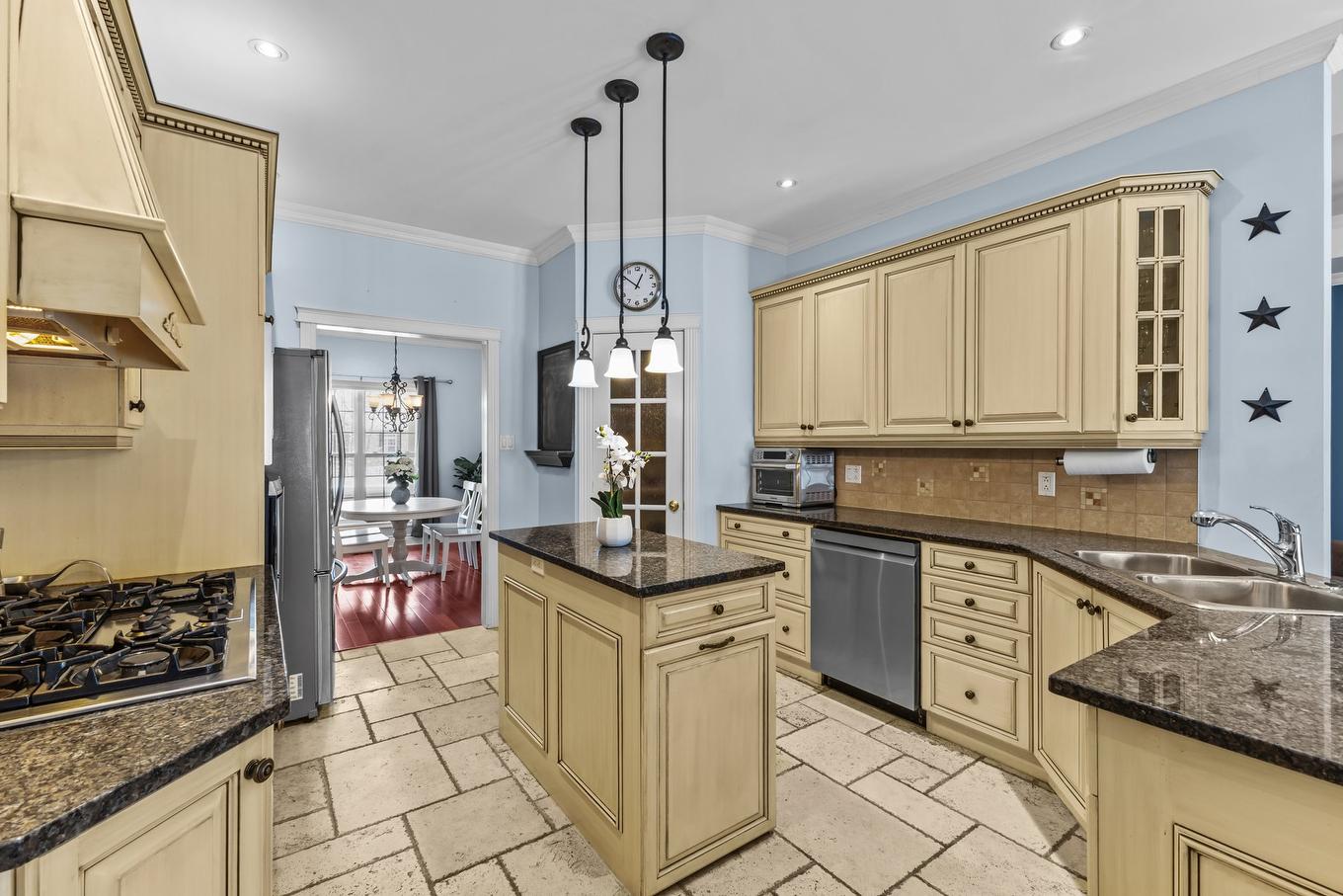 Cuisine - 1820 Rue Du Violon, Saint-Lazare, QC - Indoor Photo Showing Kitchen With Double Sink