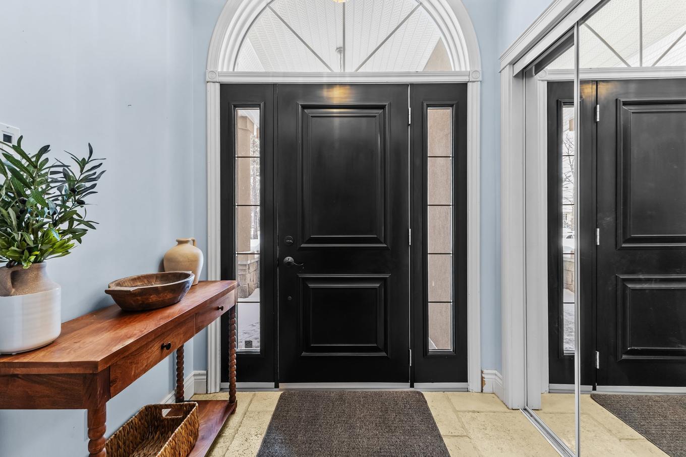 Hall d'entrée/Vestibule - 1820 Rue Du Violon, Saint-Lazare, QC - Indoor Photo Showing Other Room