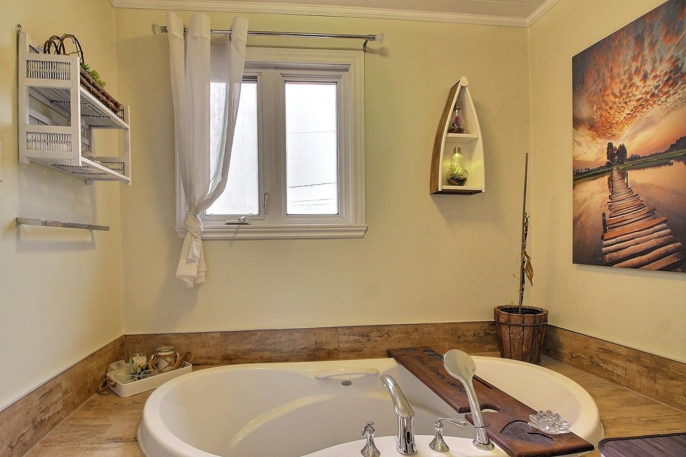 Bathroom - 2125 Rue St-Denis, Drummondville, QC - Indoor Photo Showing Bathroom