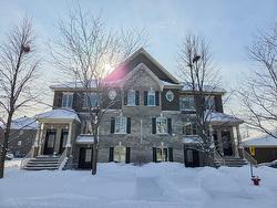 900 Place de la Rivière Lachute, QC J8H 0M1