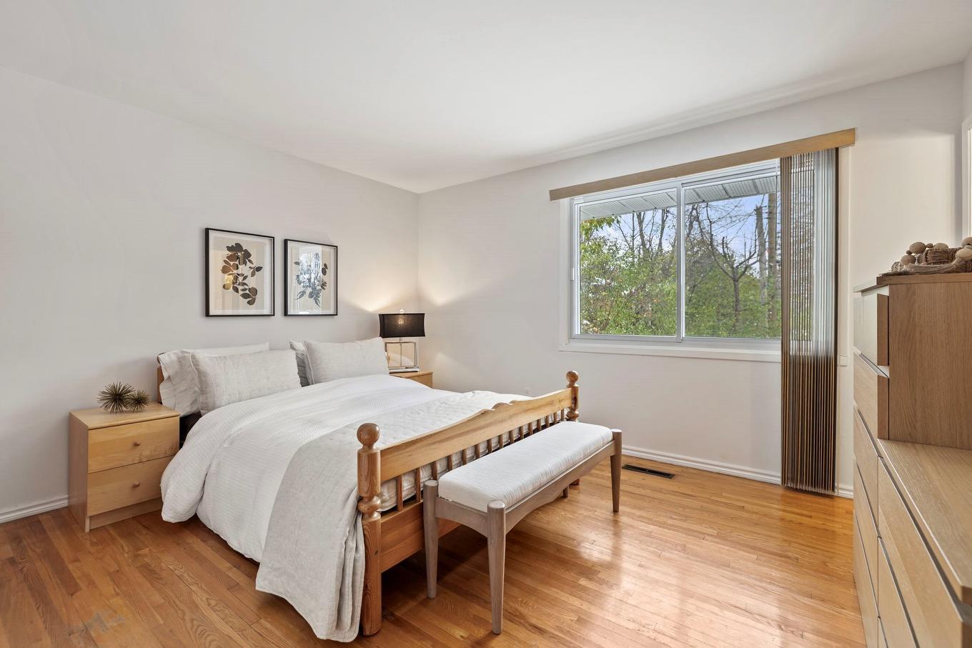 Primary bedroom - 180 Av. Anselme-Lavigne, Dollard-Des-Ormeaux, QC - Indoor Photo Showing Bedroom