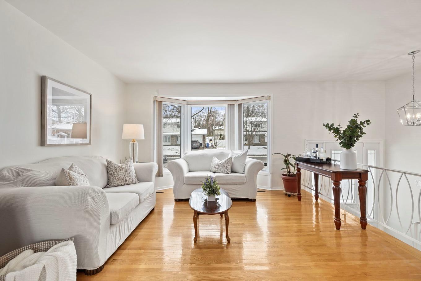 Living room - 180 Av. Anselme-Lavigne, Dollard-Des-Ormeaux, QC - Indoor Photo Showing Living Room