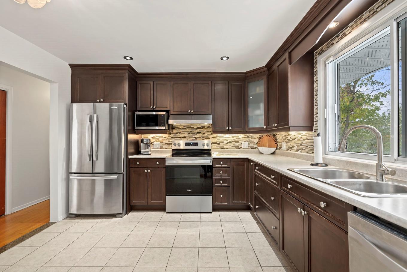 Kitchen - 180 Av. Anselme-Lavigne, Dollard-Des-Ormeaux, QC - Indoor Photo Showing Kitchen With Double Sink
