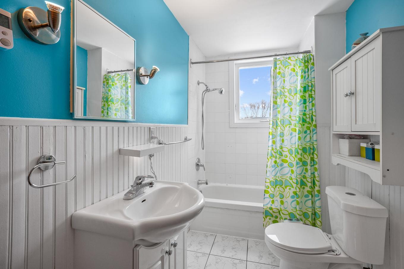 Salle de bains - 214 Rue Fairfield, Longueuil (Greenfield Park), QC - Indoor Photo Showing Bathroom