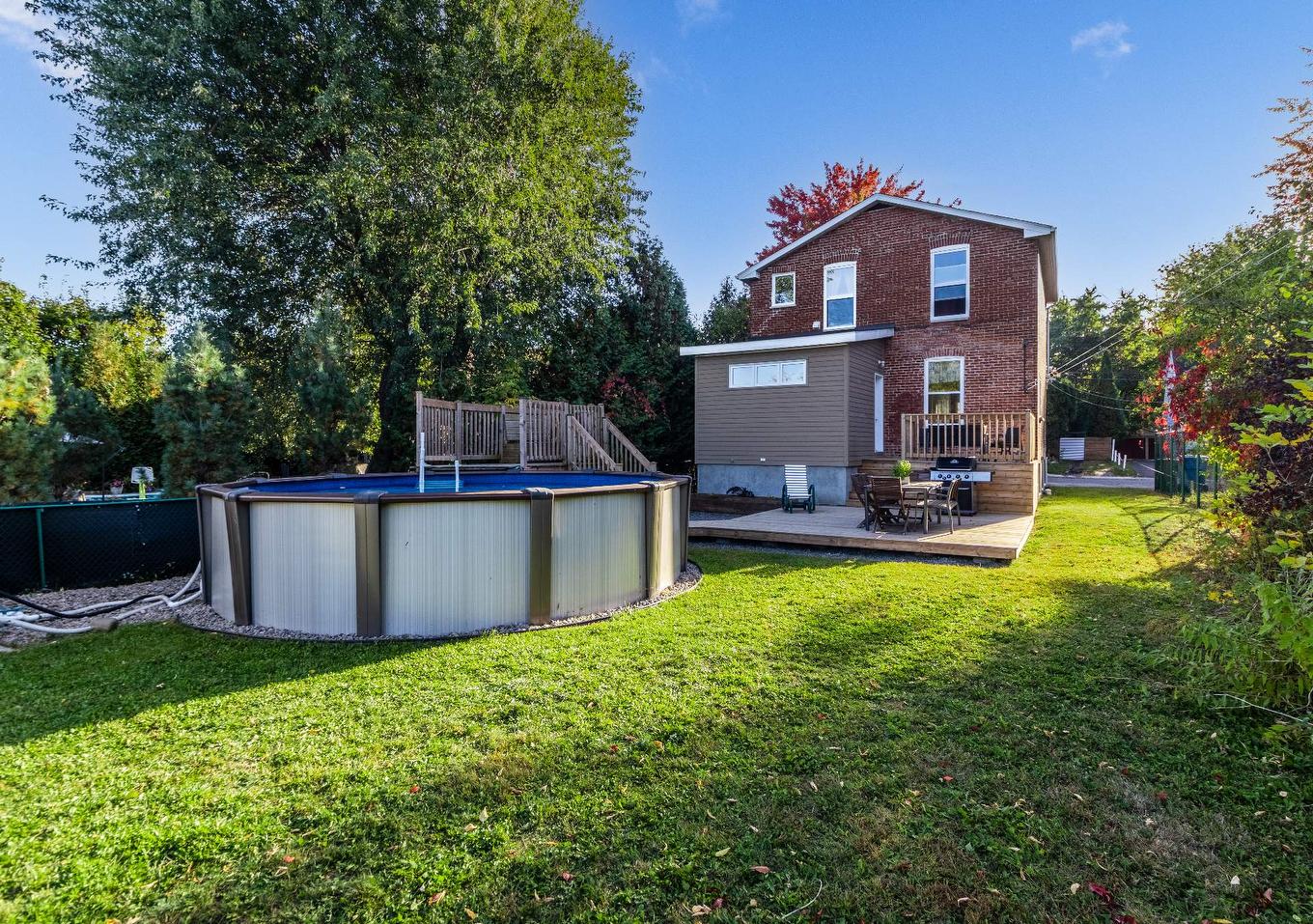 Cour - 214 Rue Fairfield, Longueuil (Greenfield Park), QC - Outdoor With Above Ground Pool With Backyard