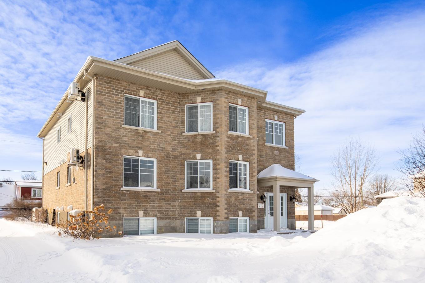 Façade - 2-26 Rue Dumouchel, Mercier, QC - Outdoor