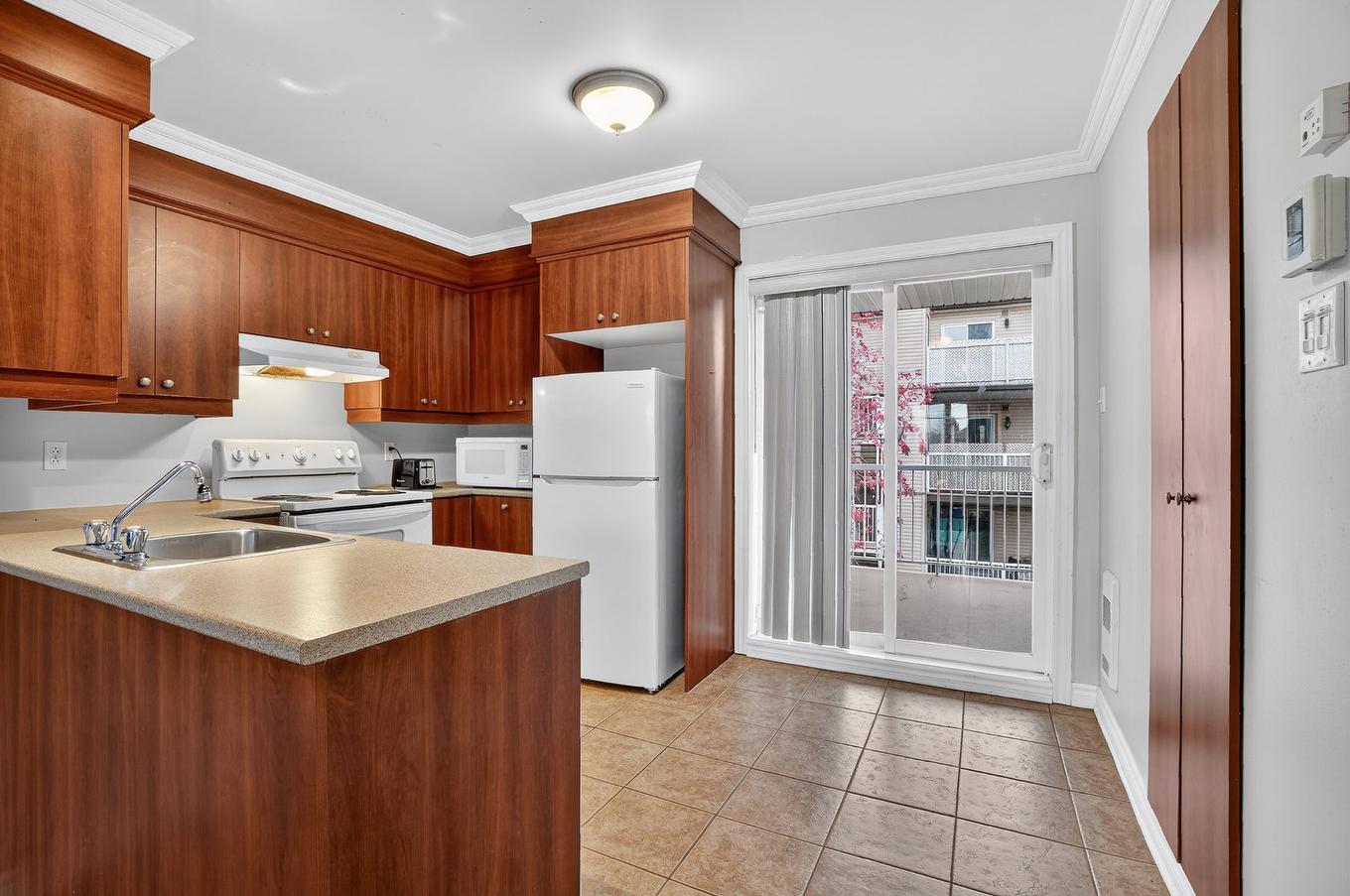Cuisine - 302-5320 Rue Du Bocage, Terrebonne (La Plaine), QC - Indoor Photo Showing Kitchen