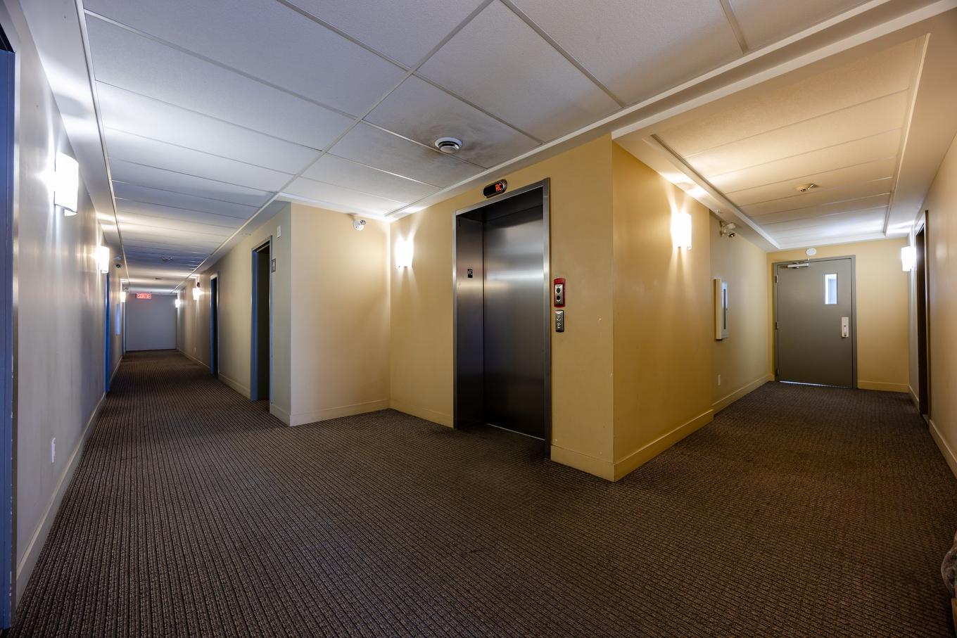 Ascenseur - 203-440 Rue De La Gauchetière E., Montréal (Ville-Marie), QC - Indoor Photo Showing Other Room