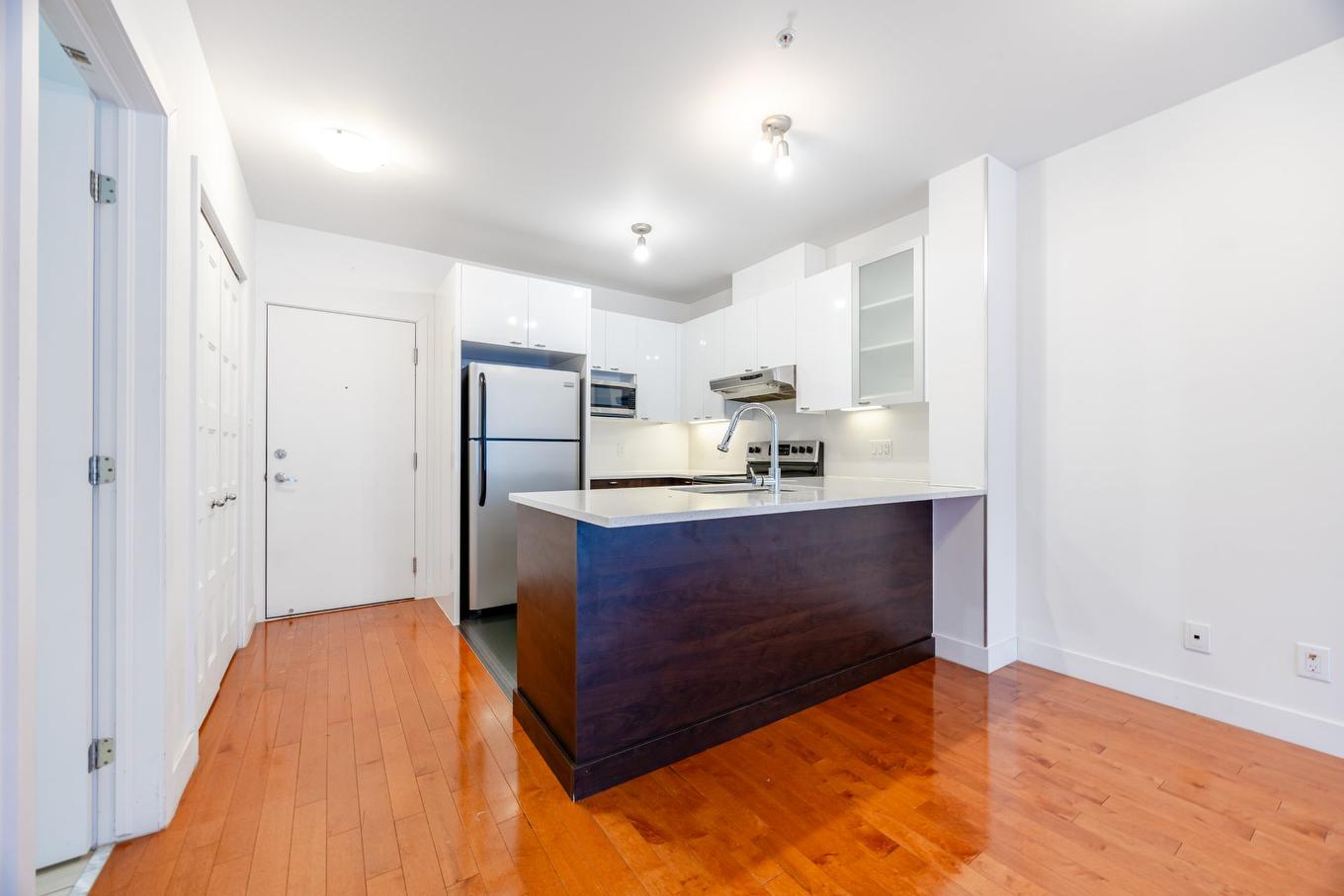 Cuisine - 203-440 Rue De La Gauchetière E., Montréal (Ville-Marie), QC - Indoor Photo Showing Kitchen
