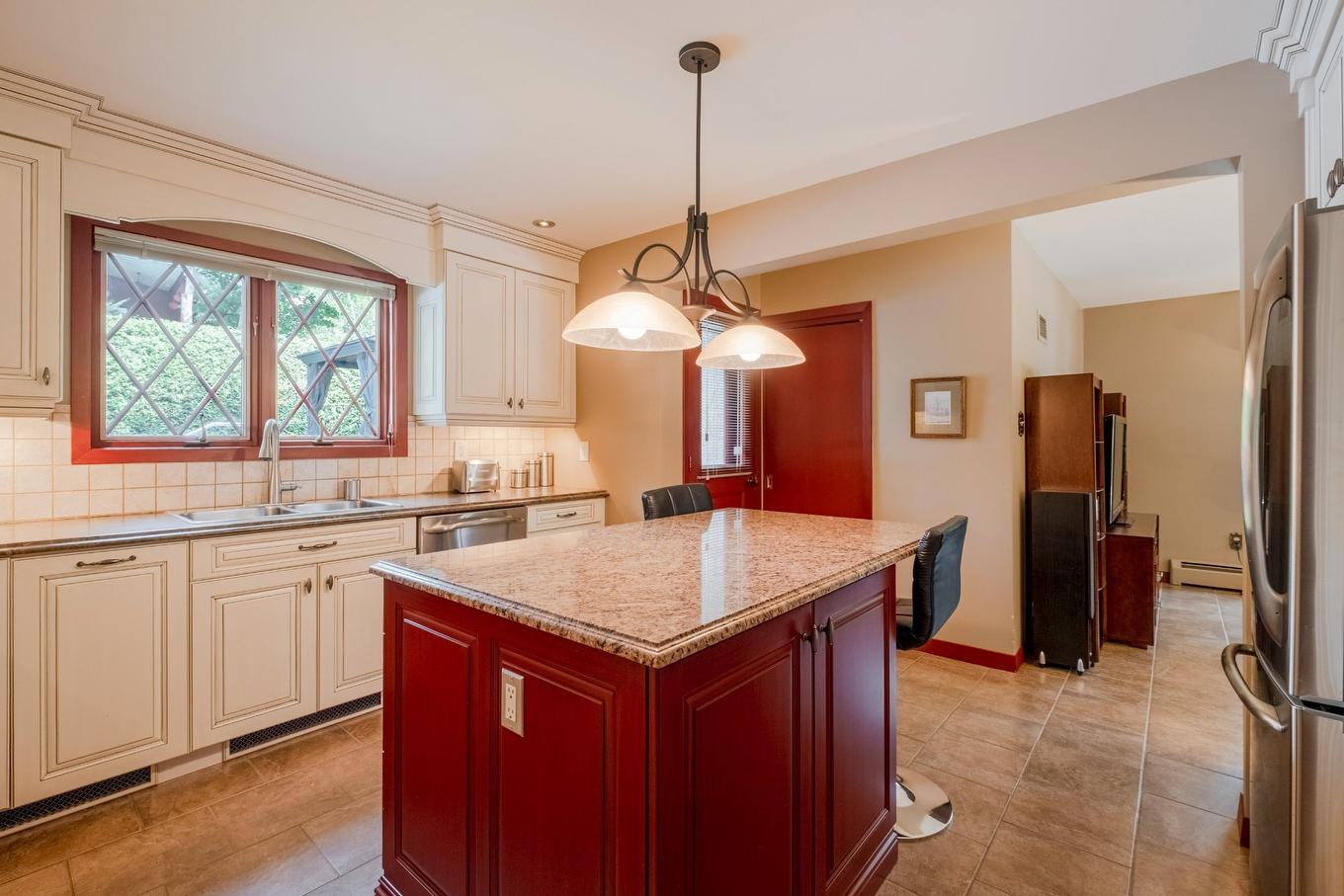 Kitchen - 410 Rue Denonville, Sherbrooke (Les Nations), QC - Indoor Photo Showing Kitchen With Double Sink