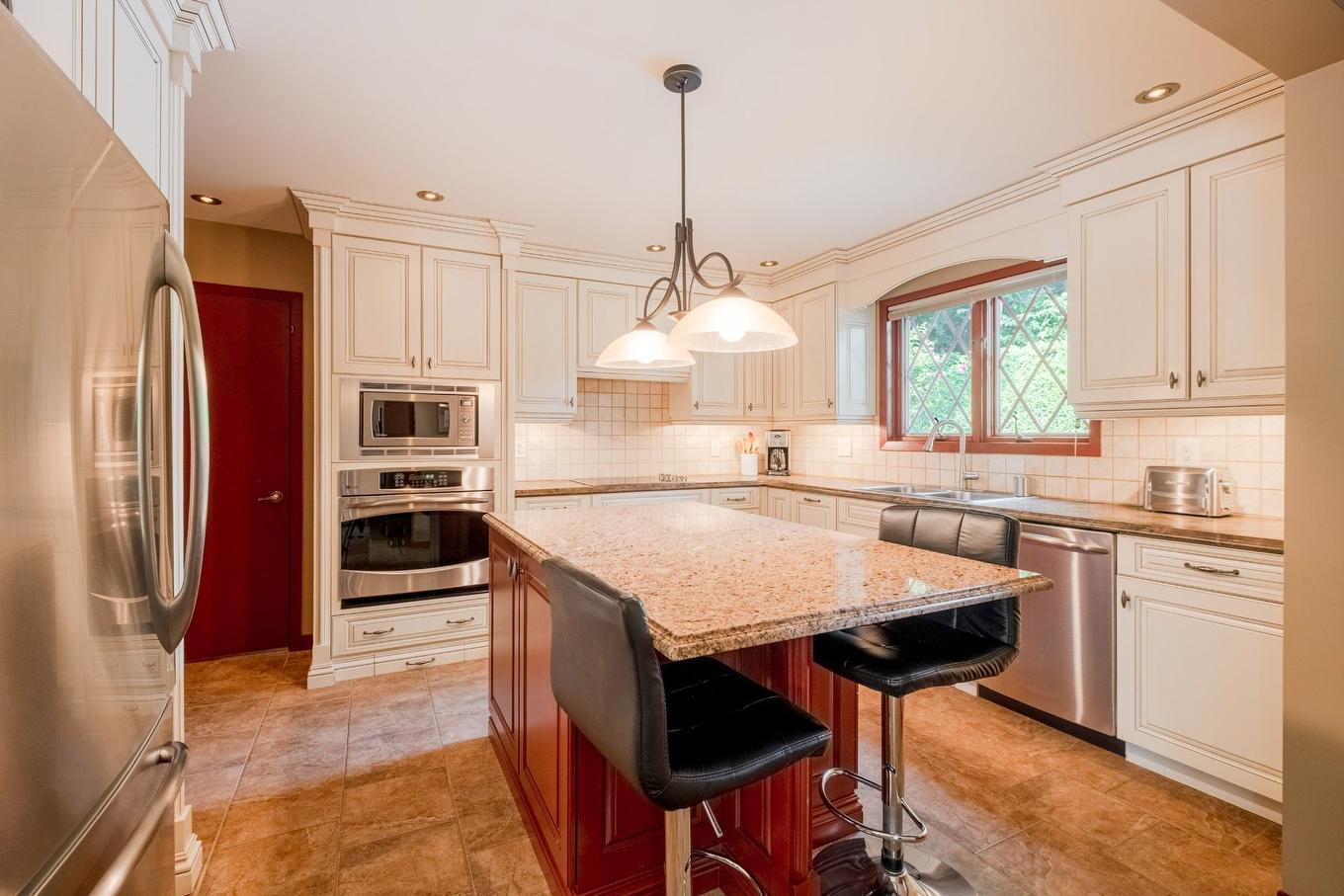 Kitchen - 410 Rue Denonville, Sherbrooke (Les Nations), QC - Indoor Photo Showing Kitchen With Upgraded Kitchen