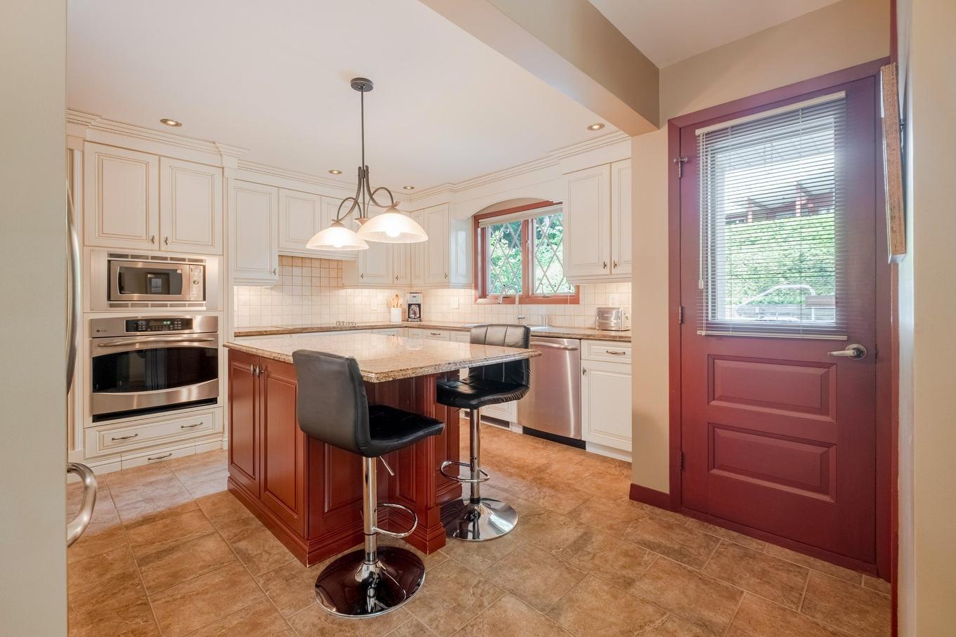Kitchen - 410 Rue Denonville, Sherbrooke (Les Nations), QC - Indoor Photo Showing Kitchen With Upgraded Kitchen
