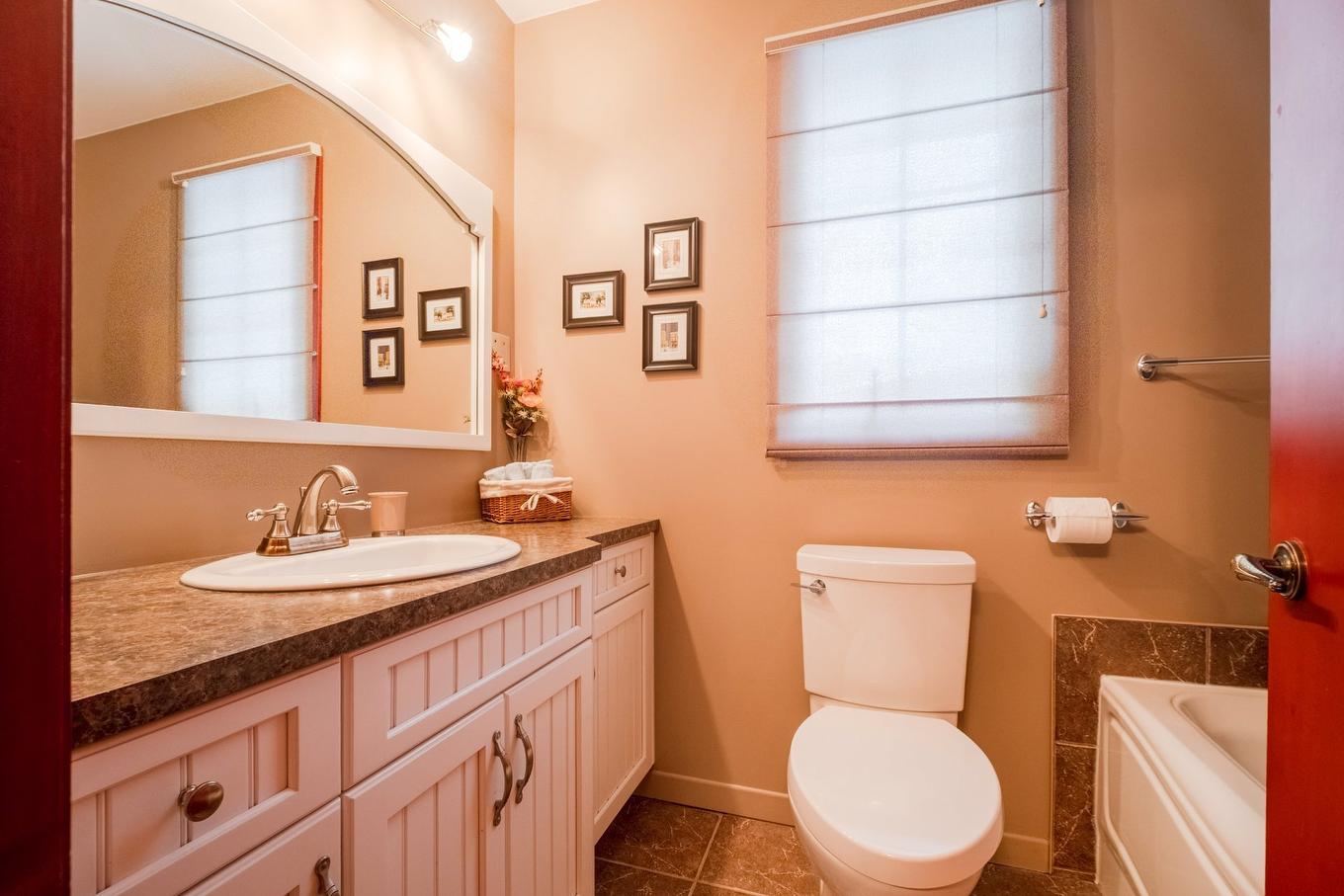 Bathroom - 410 Rue Denonville, Sherbrooke (Les Nations), QC - Indoor Photo Showing Bathroom