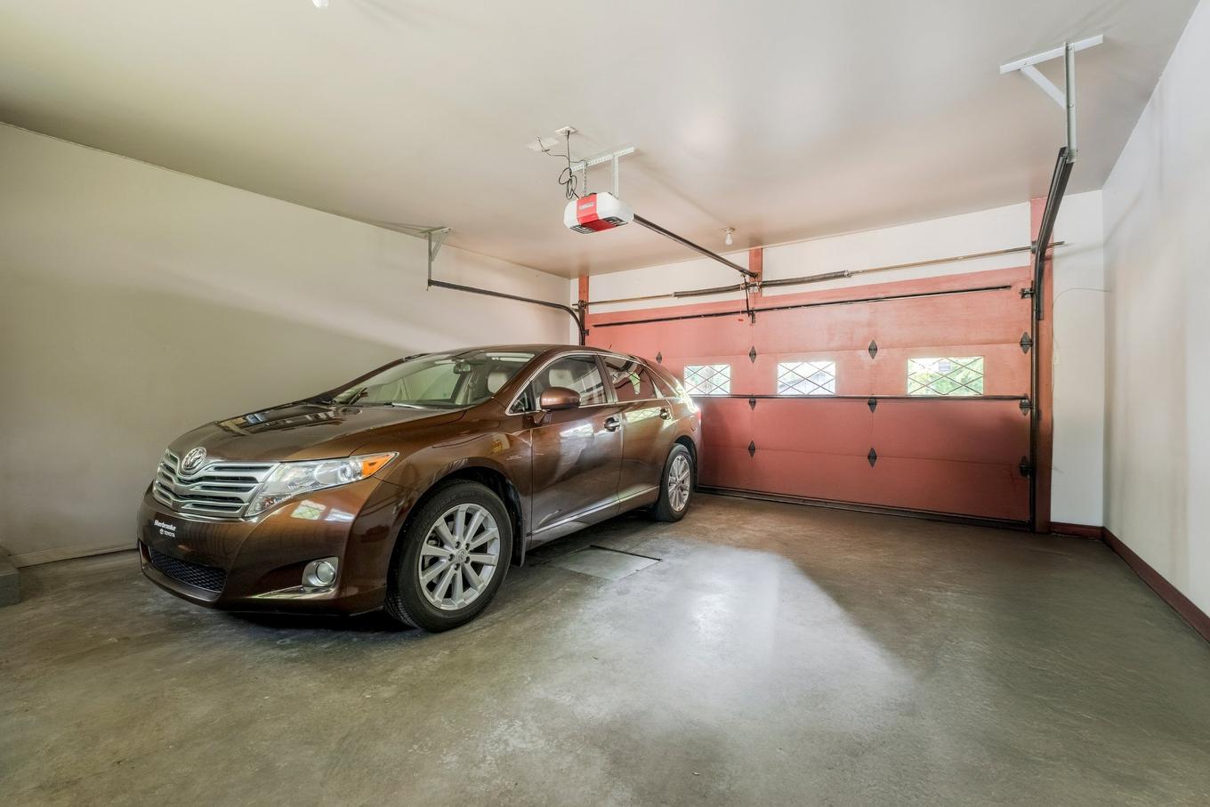 Garage - 410 Rue Denonville, Sherbrooke (Les Nations), QC - Indoor Photo Showing Garage