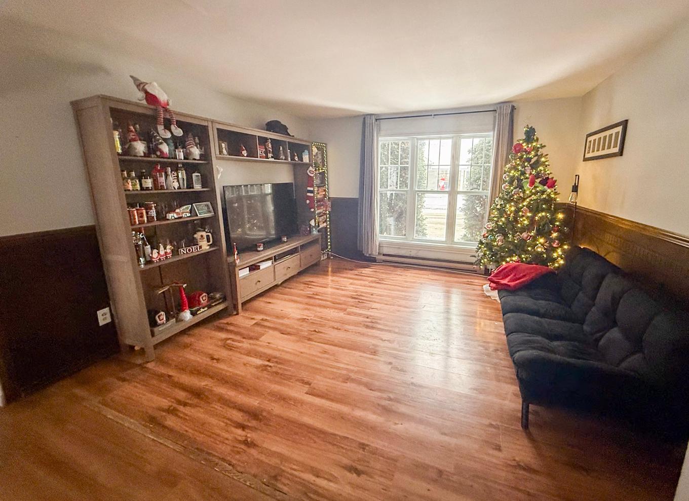 Salon - 38 Rue Hamelin, Lachute, QC - Indoor Photo Showing Living Room