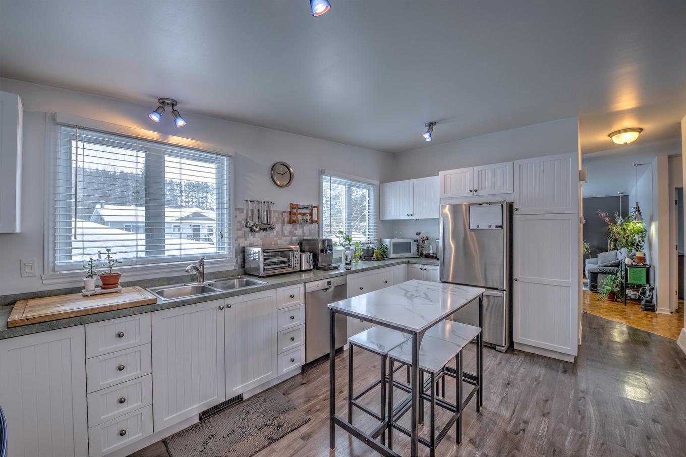 Kitchen - 1116 Rue Lesage, Prévost, QC - Indoor Photo Showing Kitchen With Double Sink