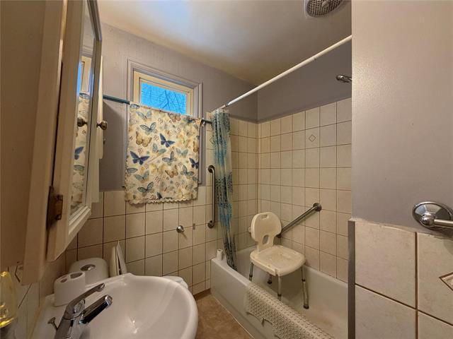 221 Roberta Ave, Winnipeg, MB