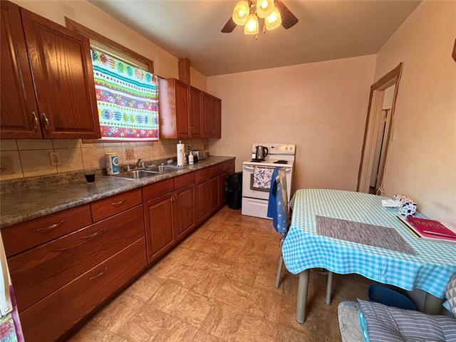 221 Roberta Ave, Winnipeg, MB