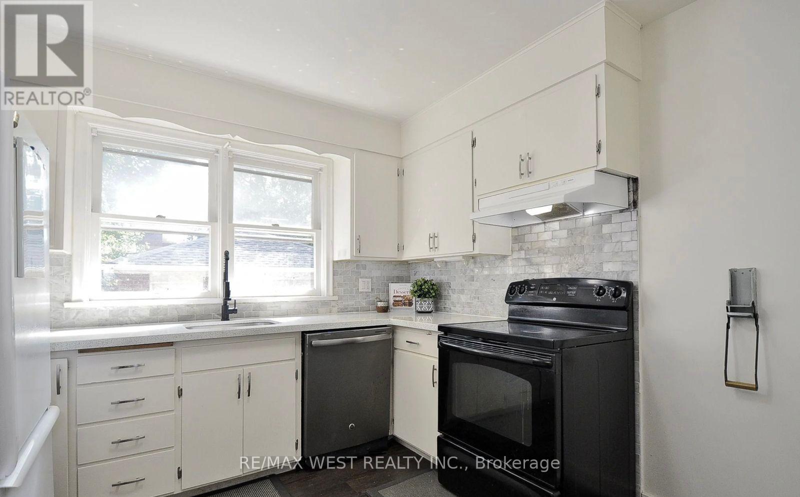 442 Highland Road E, Kitchener, ON - Indoor Photo Showing Kitchen