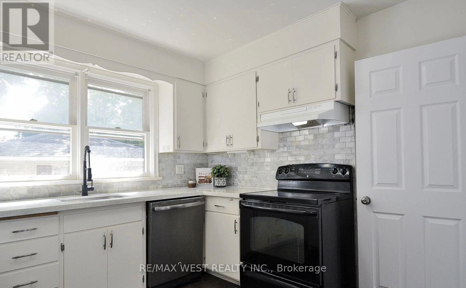 442 Highland Road E, Kitchener, ON - Indoor Photo Showing Kitchen