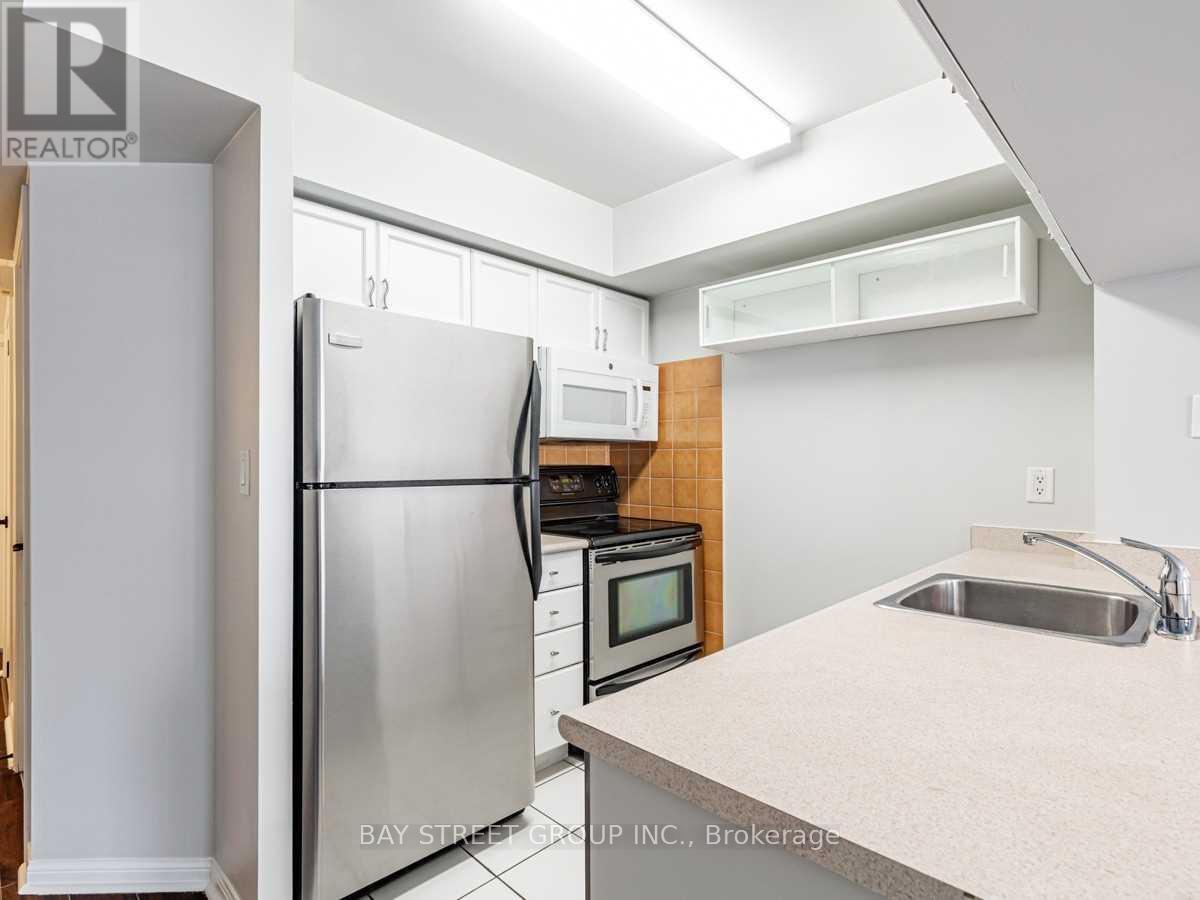703 - 5 Everson Drive, Toronto, ON - Indoor Photo Showing Kitchen