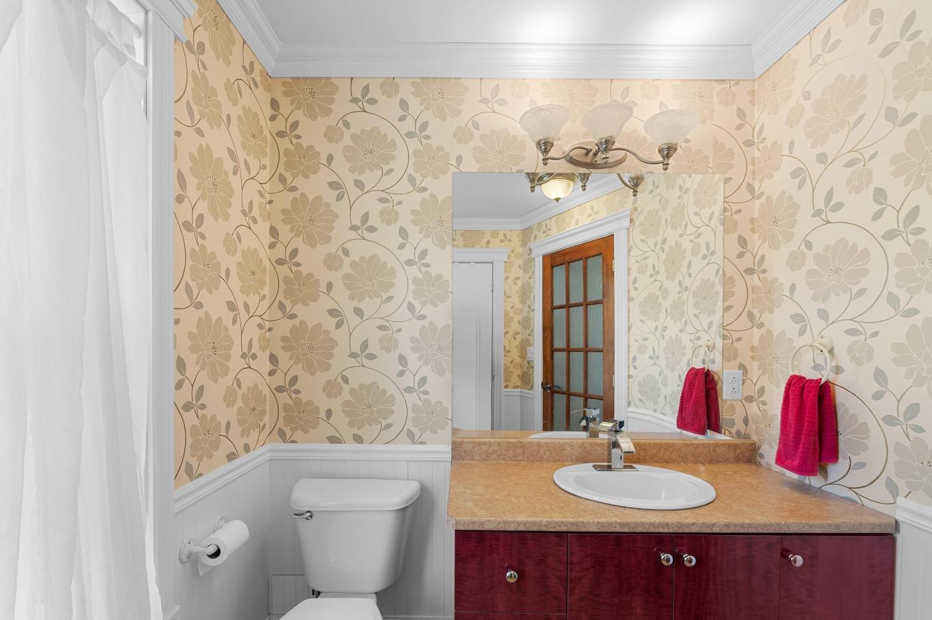 Powder room - 390 Rue Du Clos-Du-Meunier, Prévost, QC - Indoor Photo Showing Bathroom