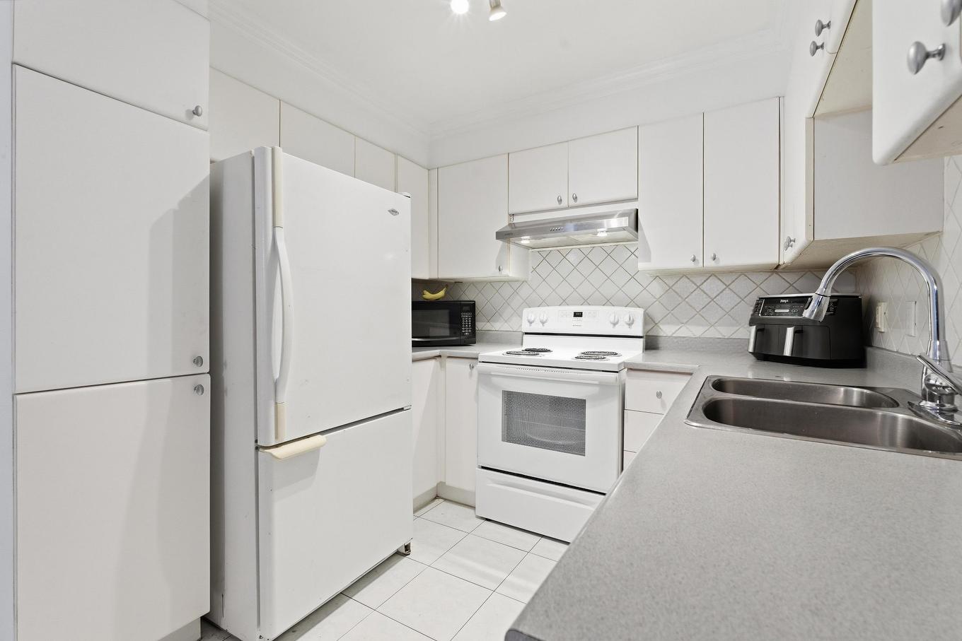 Cuisine - 1-2408 Rue Des Grisons, Laval (Vimont), QC - Indoor Photo Showing Kitchen With Double Sink