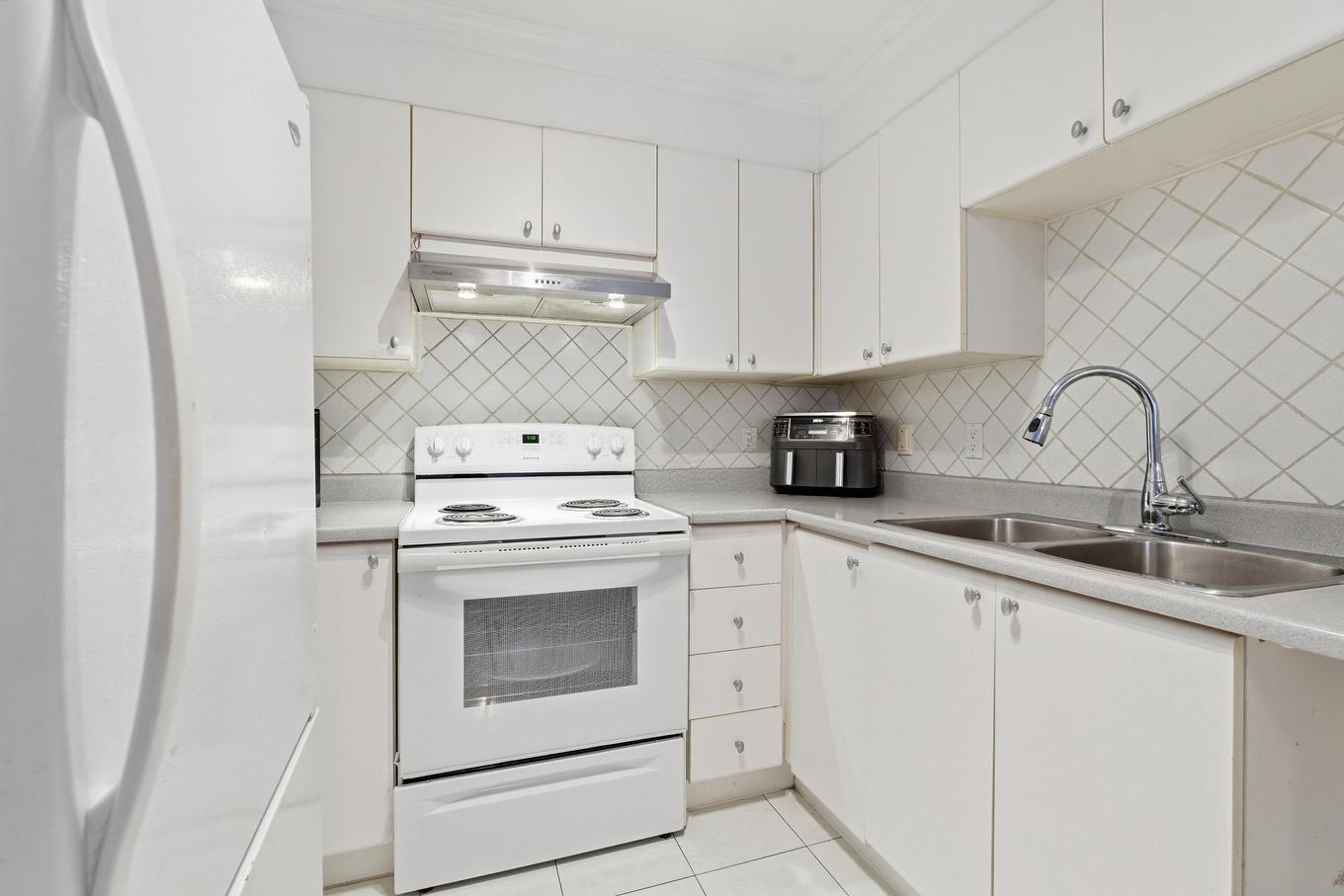 Cuisine - 1-2408 Rue Des Grisons, Laval (Vimont), QC - Indoor Photo Showing Kitchen With Double Sink