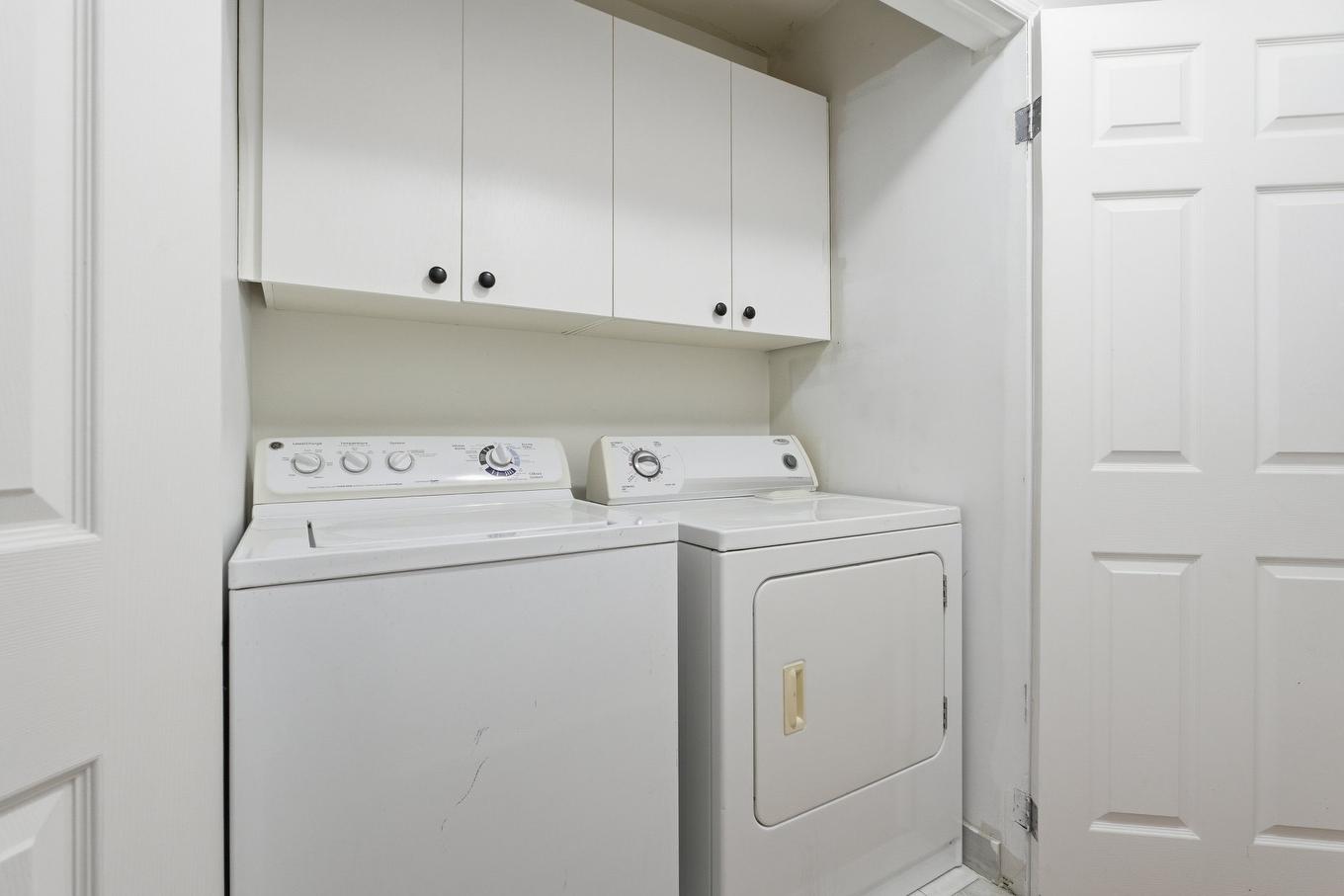 Salle de lavage - 1-2408 Rue Des Grisons, Laval (Vimont), QC - Indoor Photo Showing Laundry Room